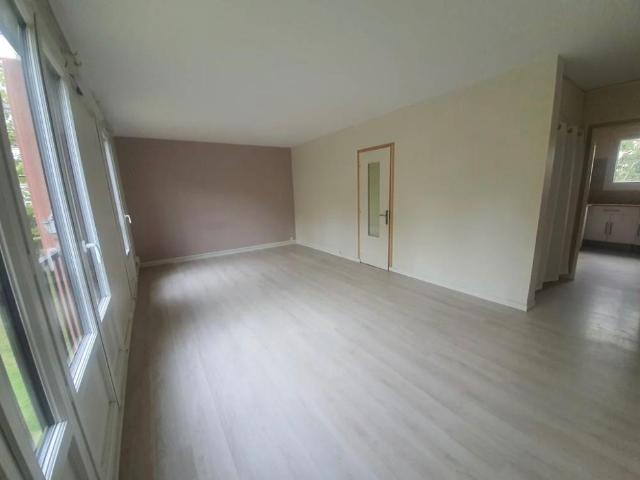 LOCATION d'un appartement F4 75 m² à Brie Comte Robert