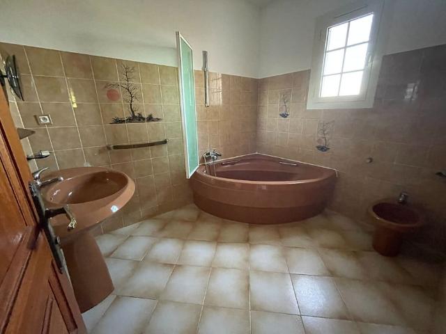 LOCATION d'un appartement F6 135 m² à BORGO