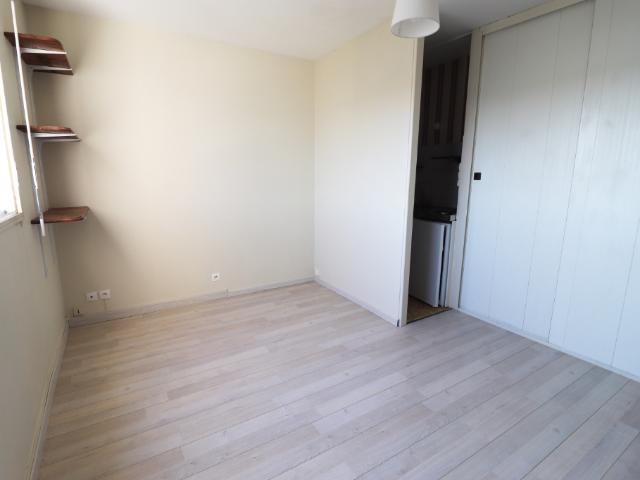 LOCATION d'un appartement T1 à LA RICHE