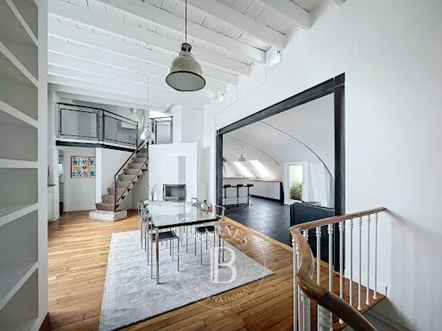 Location Duplex 7 pièces 191.19 m2 Paris 8ème