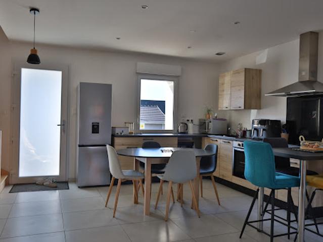 Location Duplex 4 pièces 110 m2 Oytier Saint Oblas