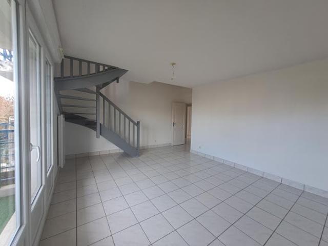 Location Duplex 4 pièces 83.61 m2 Checy