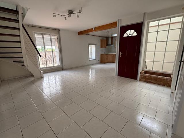 Location Duplex 4 pièces 85.02 m2 Tonnay Charente