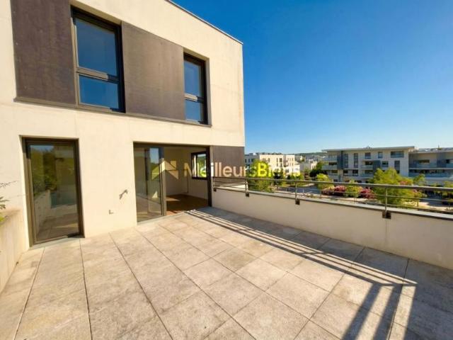 Location Duplex Roof top, parking