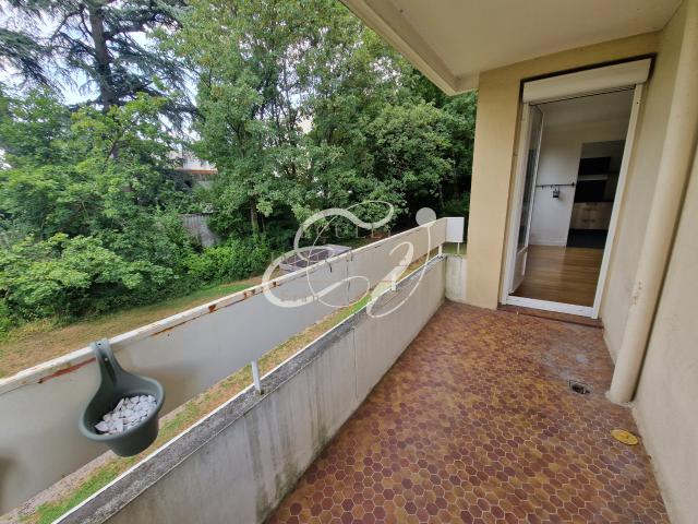 LOCATION ECULLY CENTRE 69130 APPARTEMENT T3 BALCON CAVE STATIONNEMENT PROCHE TRANSPORTS COMMERCES ÉCOLES