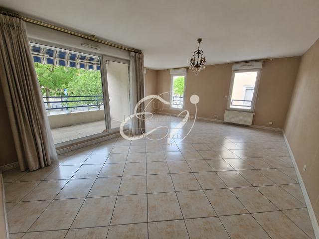LOCATION ECULLY CENTRE 69130 APPARTEMENT 5 PIECES 4 CHAMBRES BALCON GARAGE
