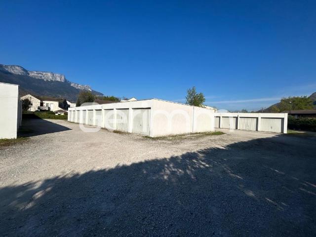 Location Emplacement parking couvert 15 m² 100 €/mois C.C