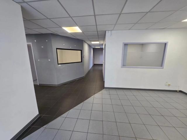 location ensemble de bureaux avec parkings situé à St Andr
