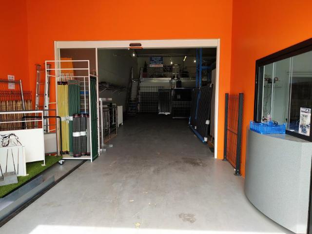 Location entrepôt 240 m² Avignon Bureaux inclus