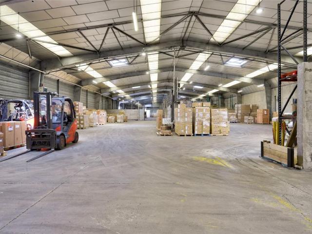 Location entrepôt bureaux aéroport Nantes Atlantique