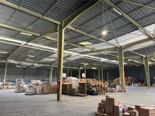 Location entrepôt Chennevières sur Marne 16 portes à quai