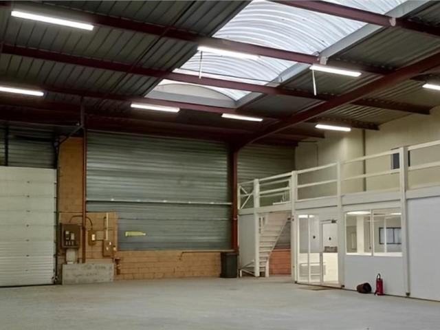 Location entrepôt Collégien Proche A4 et A104