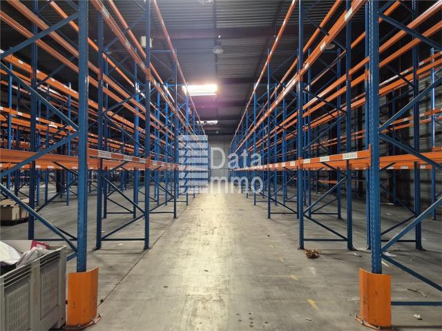 Location entrepôt Émerainville Stockage et bureaux disponibles