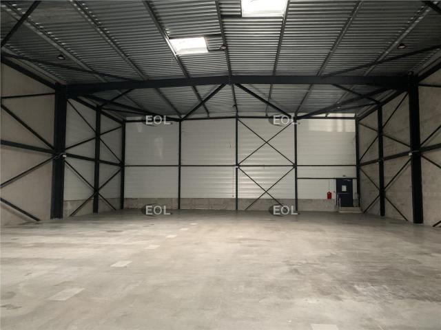 Location entrepôt neuf Aix en Provence Quai niveleur inclus