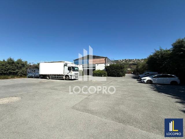 Location entrepôt Nice Accès A8 Ouest Terrain clos 2500 m²