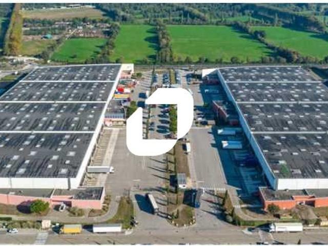 Location entrepôt Salon de Provence Accès direct A54 et A7 A8