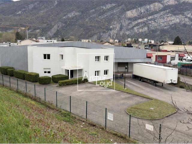Location entrepôt Sassenage Proche autoroutes et bus