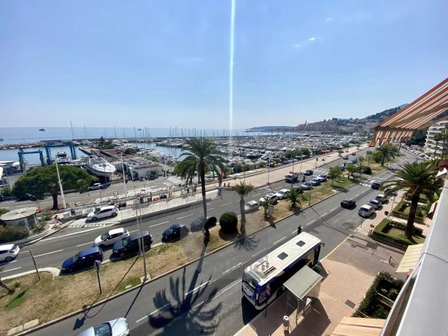 LOCATION ETUDIANT Menton Studio meublé en front de mer République Immobilier Beausoleil
