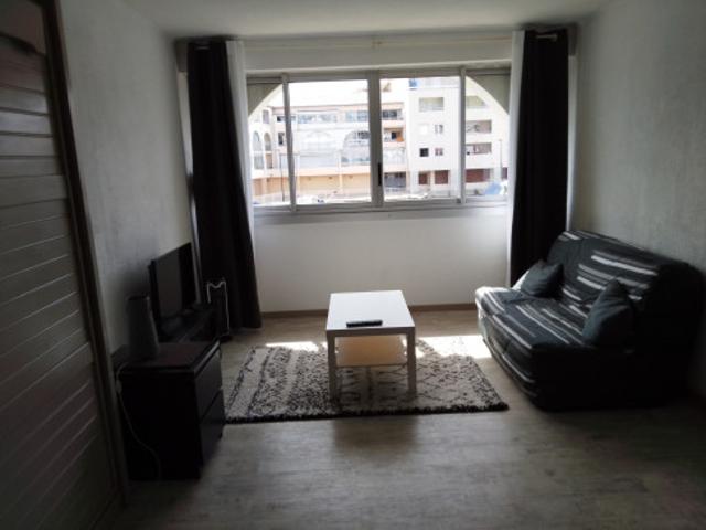 LOCATION ETUDIANT STUDIO MEUBLE DANS RESIDENCE SECURISEE AVEC VUE SUR MARINA