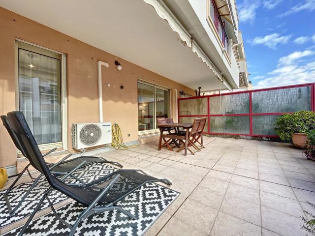 LOCATION ETUDIANTE Beau 2 pièces en plein centre ville ! Climatisé et grande terrasse !