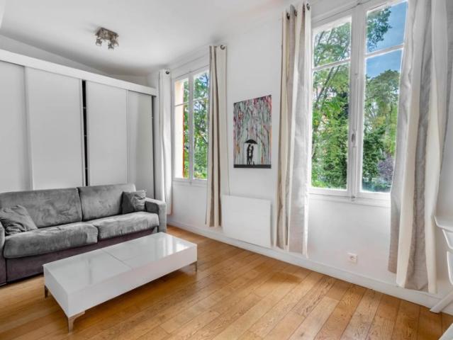 LOCATION ETUDIANTE Nice Tzarewitch 2 pièces vue jardin