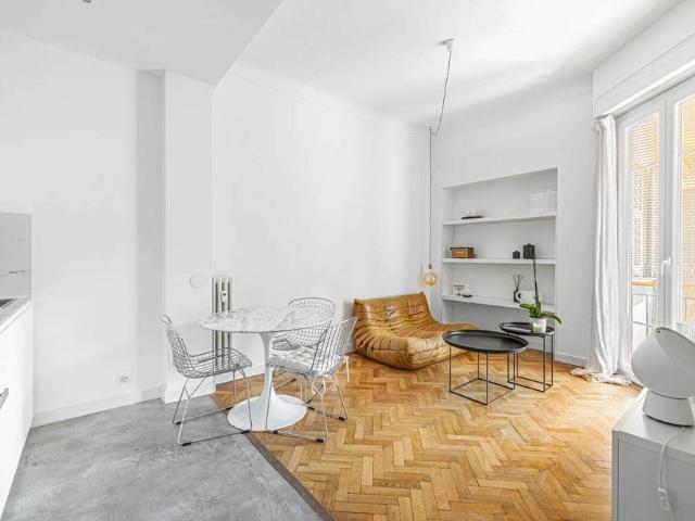 LOCATION ETUDIANTE NICE CENTRE 2 PIECES MEUBLE