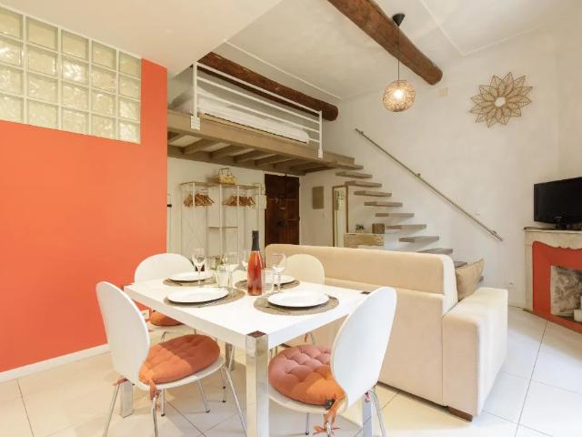 LOCATION ETUDIANTE Studio avec mezzanine rénové avec goût au Marché Provençal Climatisé