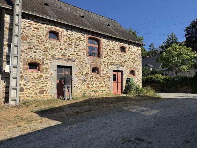 Location Ferme 4 pièces 104 m2 Montigné le Brillant