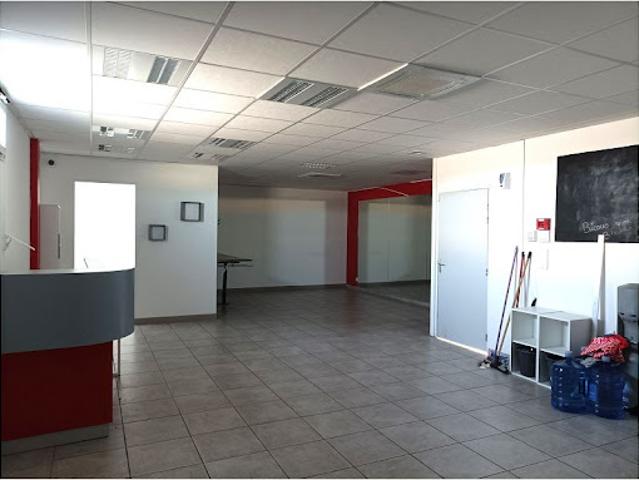 Location Fond de commerce 108 m2 Ales