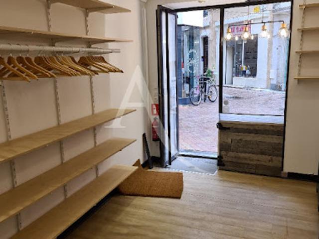 Location Fond de commerce 1 pièce 11.48 m2 Nimes