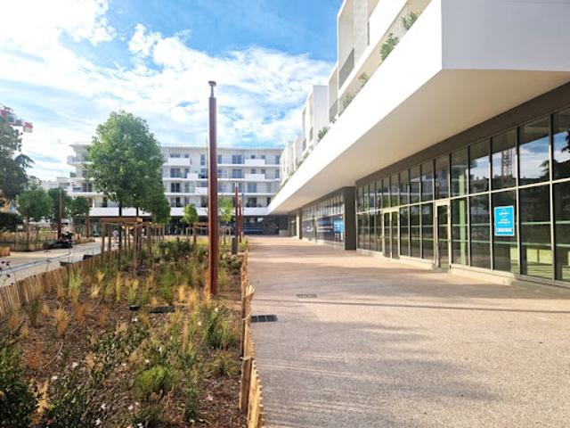Location Fond de commerce 1 pièce 150 m2 Saint Laurent du Var