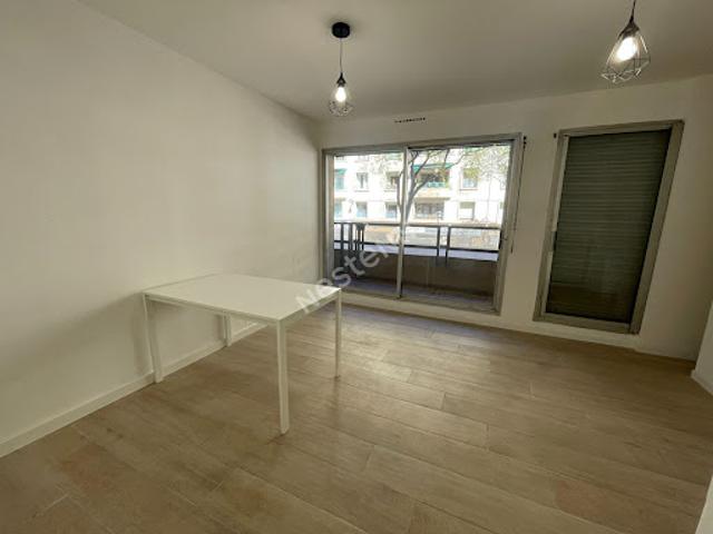 Location Fond de commerce 1 pièce 22 m2 Marseille 6ème
