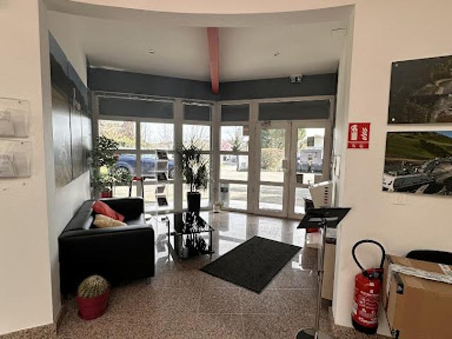 Location Autre 1 pièce 380 m2 L'Union