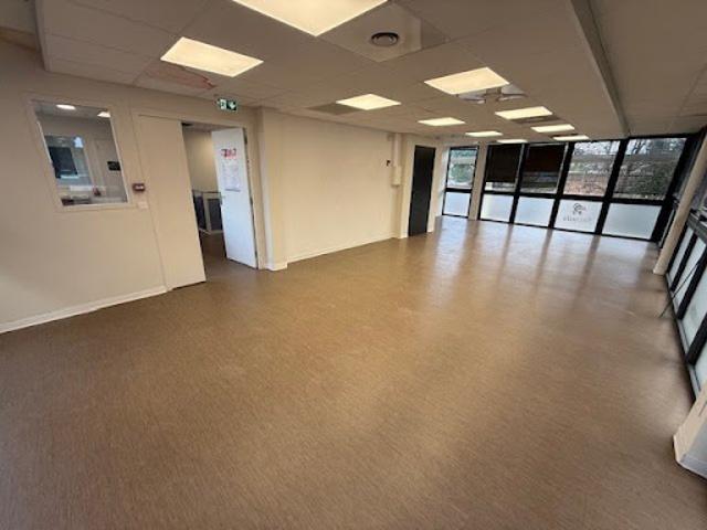 Location Fond de commerce 1 pièce 75 m2 Gardanne