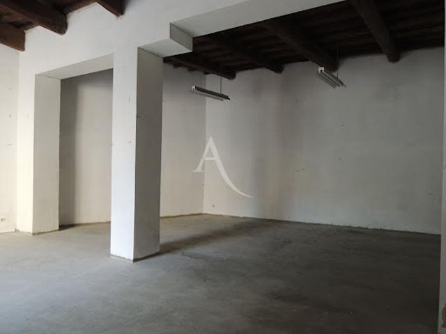 Location Fond de commerce 1 pièce 90.74 m2 Nimes