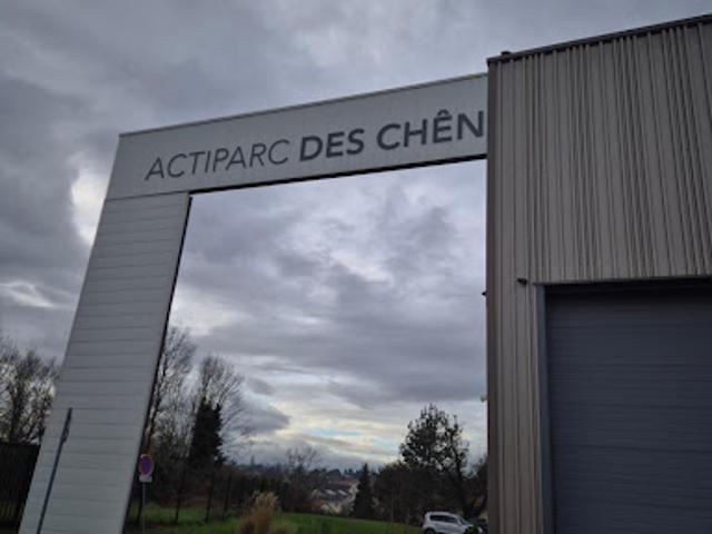 Location Fond de commerce 2 pièces 180 m2 Saint Genis les Ollières