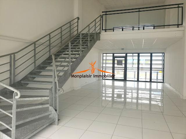 Location Fond de commerce 2 pièces 119 m2 Baie mahault