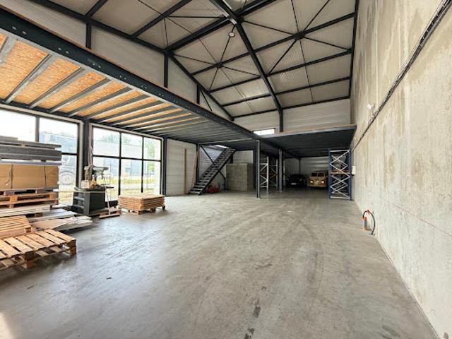 Location Fond de commerce 2 pièces 328 m2 Charvonnex