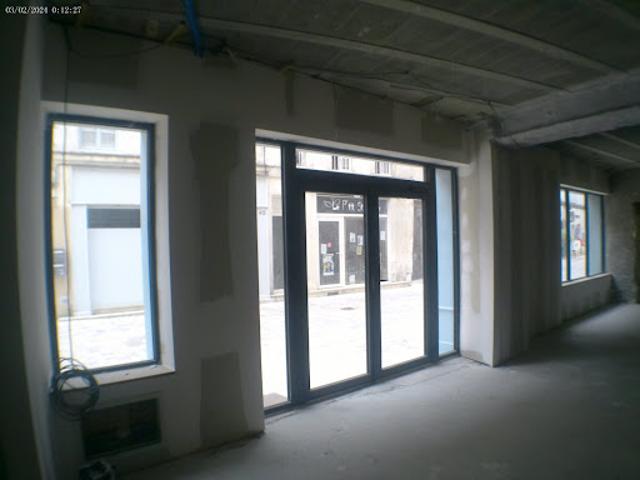 Location Fond de commerce 2 pièces 77 m2 Cognac