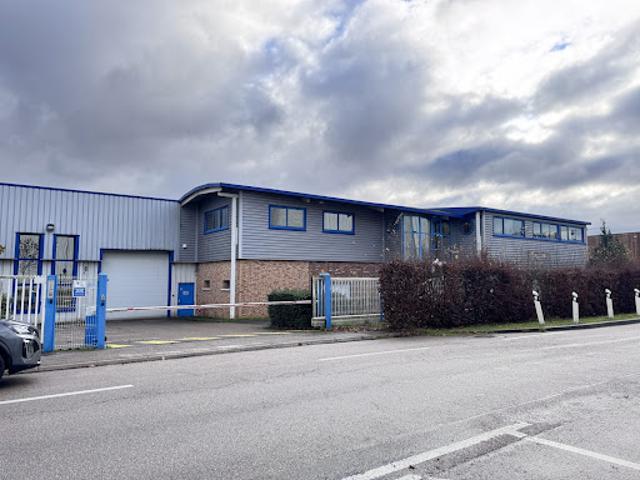 Location Autre 0 pièces 3200 m2 Louviers