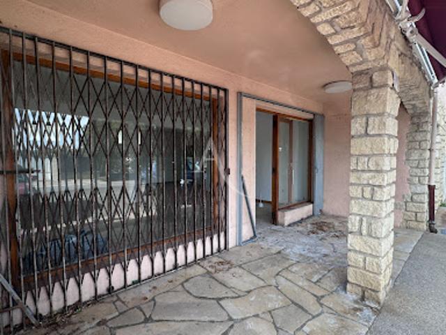 Location Fond de commerce 3 pièces 80.72 m2 Volx