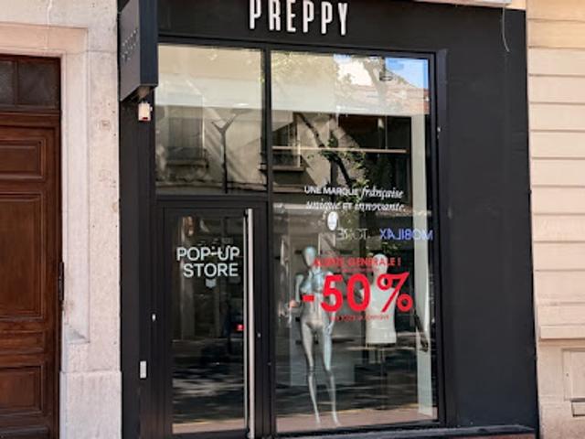 Location Fond de commerce 4 pièces 68 m2 Lyon 8ème