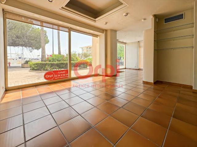 Location Fond de commerce 68 m2 Frejus