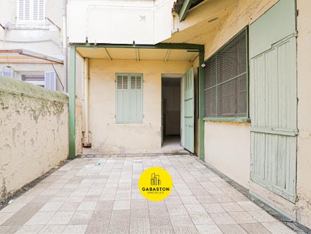 Location Fond de commerce 7 pièces 280 m2 Marseille 8ème