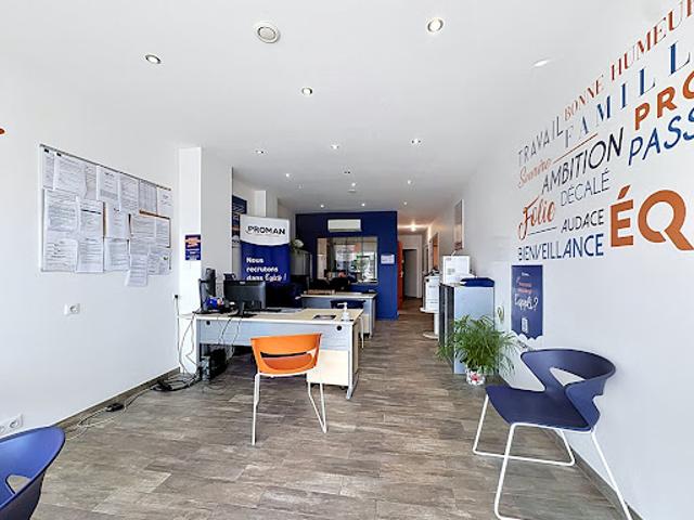 Location Fond de commerce 87.5 m2 Rochefort