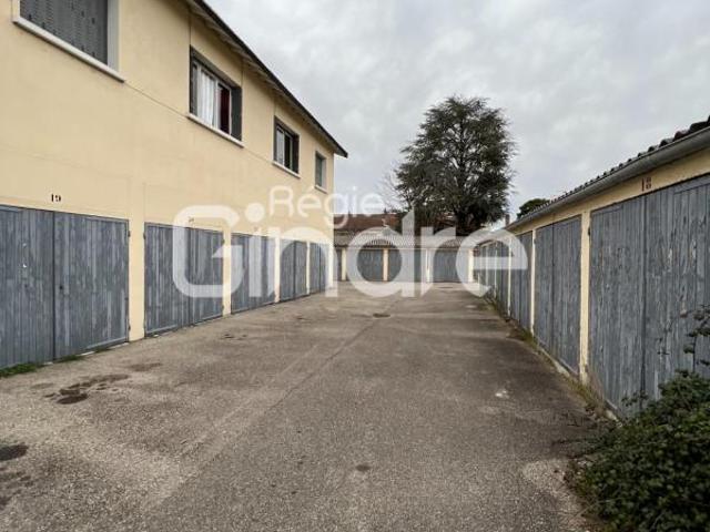 Location Garage 14 m² 90 €/mois C.C VILLEURBANNE 103