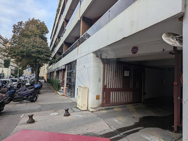 Location Garage 15 m2 Marseille 8ème