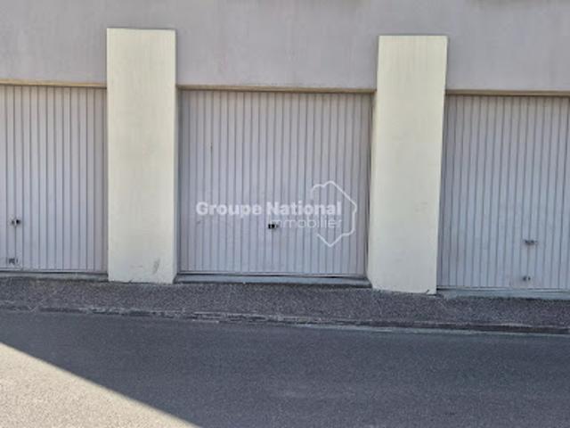 Location Garage 18 m2 Pernes les Fontaines