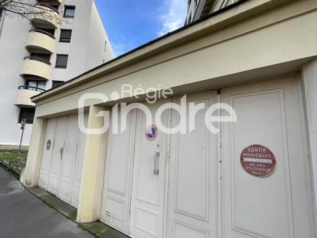 Location Garage 20 m² 160 €/mois C.C LYON 4E