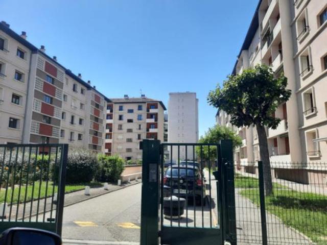 location GRATTE CIEL